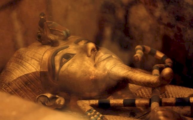 Faraonul Tutankhamon avea un pumnal de origini extraterestre