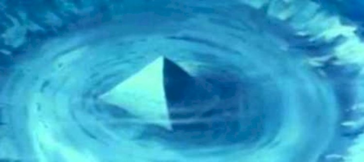 Piramidă de cristal in Triunghiul Bermudelor
